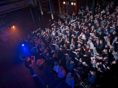 Publikum bei einem Konzert im Pressenwerk Bad Salzungen